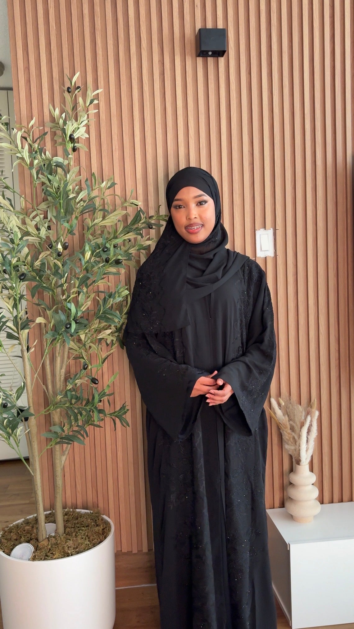 Warda embroidery abaya